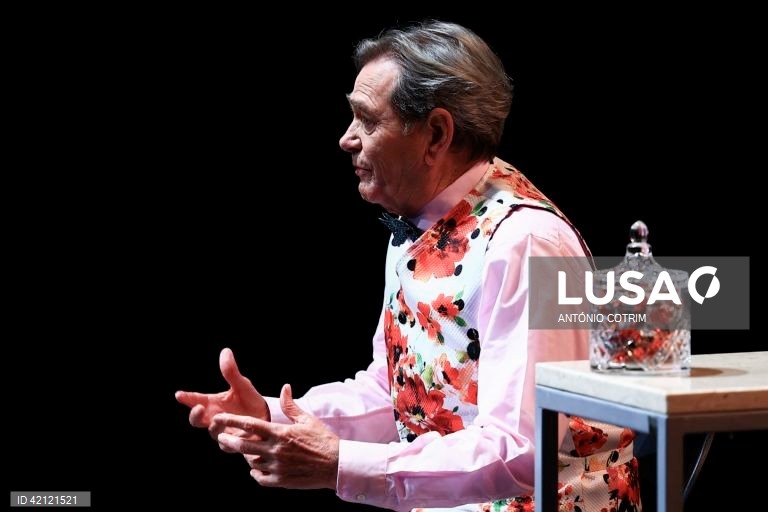 Ensaio de imprensa da peça "Definitivamente as Bahamas" de Martin Crimp, com encenação de Ricardo Neves-Neves e interpretação de Custódia Gallego, Marques D’Arede e Cristina Gayoso Rey, numa produção Teatro do Elétrico. A peça é apresentada dia 19 de janeiro no Cineteatro Louletano, em Loulé,  em Loures, 10 de janeiro de 2024. ANTÓNIO COTRIM/LUSA