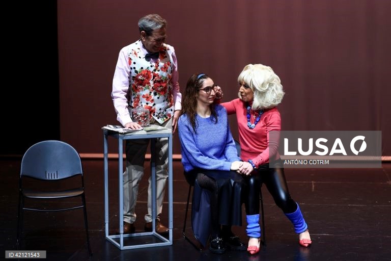 Ensaio de imprensa da peça "Definitivamente as Bahamas" de Martin Crimp, com encenação de Ricardo Neves-Neves e interpretação de Custódia Gallego, Marques D’Arede e Cristina Gayoso Rey, numa produção Teatro do Elétrico. A peça é apresentada dia 19 de janeiro no Cineteatro Louletano, em Loulé,  em Loures, 10 de janeiro de 2024. ANTÓNIO COTRIM/LUSA