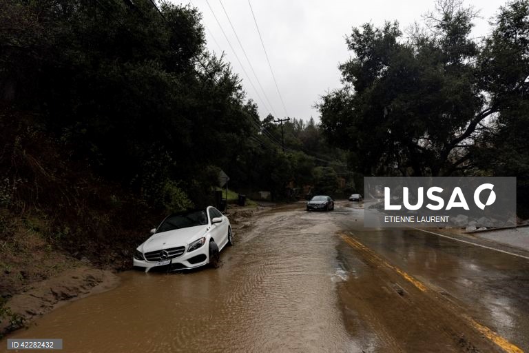 Los Angeles: tempestade traz chuvas torrenciais e ventos fortes
