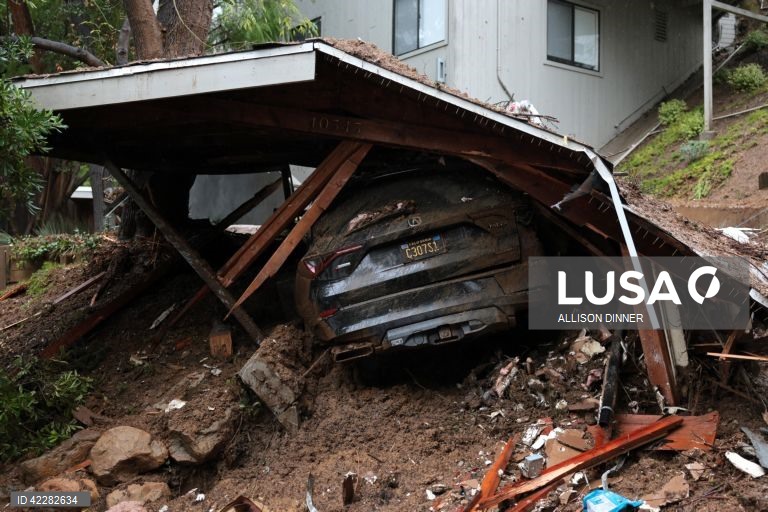 Los Angeles: tempestade traz chuvas torrenciais e ventos fortes