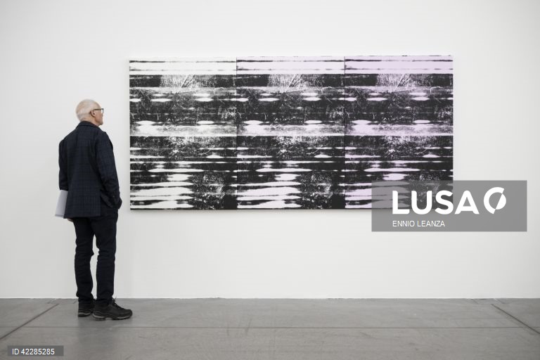 Suiça: Exposição "Progressions" de Bettina Pousttchi em Zurique