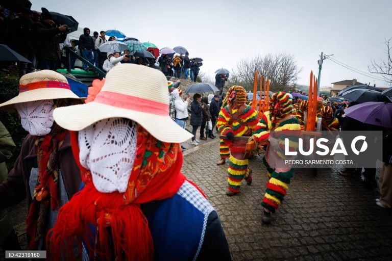 Entrudo Chocalheiro com caretos em Macedo de Cavaleiros