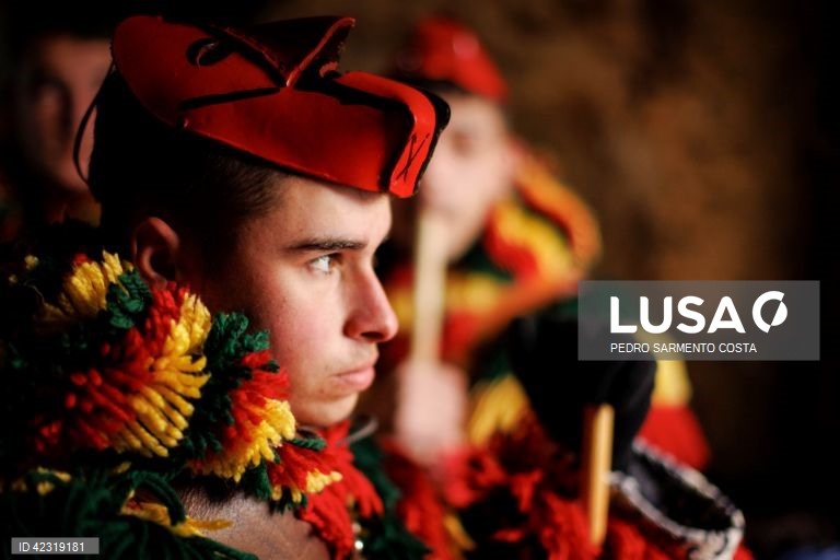 Entrudo Chocalheiro com caretos em Macedo de Cavaleiros