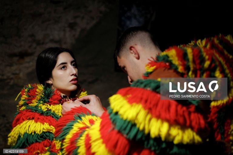 Entrudo Chocalheiro com caretos em Macedo de Cavaleiros