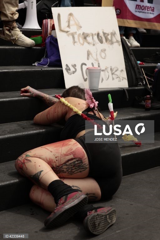 México: Activistas protestam para exigir a proibição das touradas