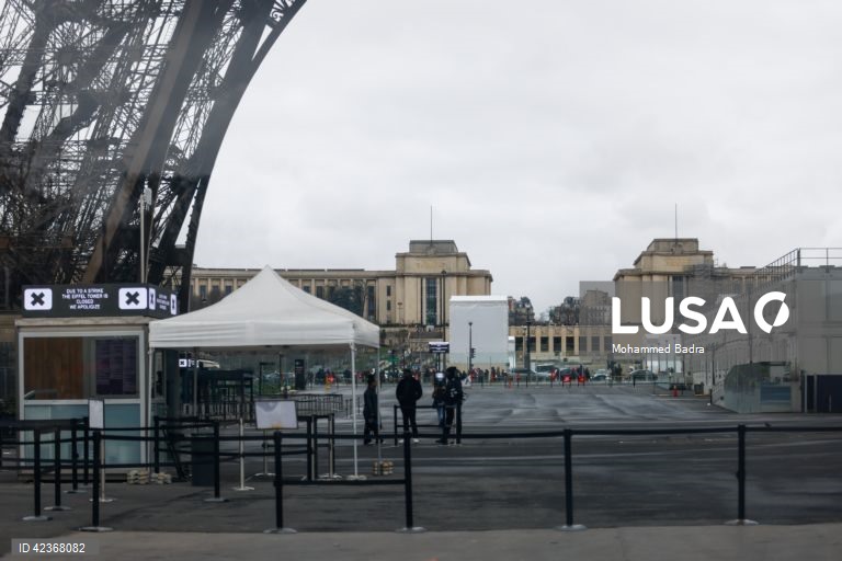 França: Torre Eiffel encerrada por greve dos trabalhadores 
