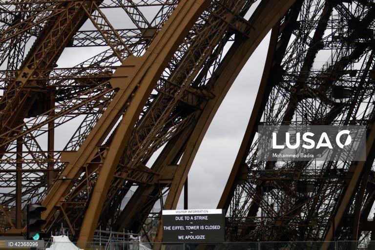 França: Torre Eiffel encerrada por greve dos trabalhadores 