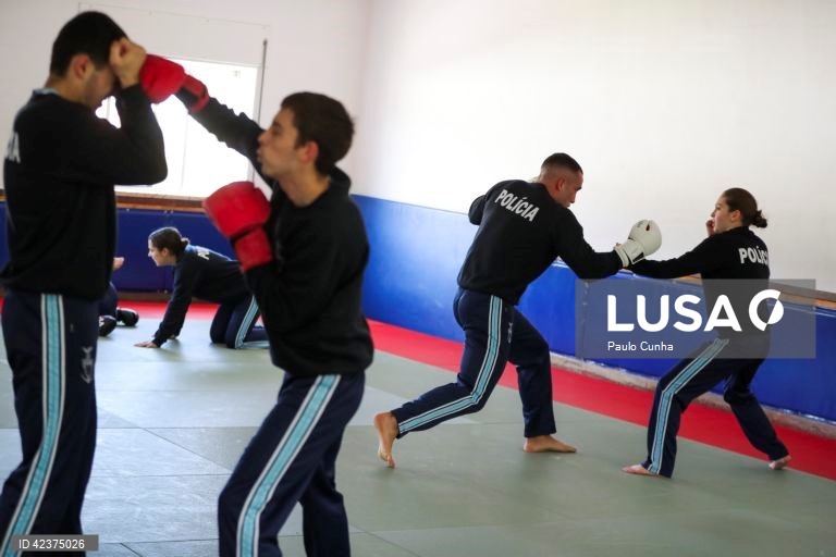 Alunos da Escola Prática de Policia treinam para ser futuros agentes da PSP, 20 fevereiro 2024 em Torres Novas. (ACOMPANHA TEXTO DA LUSA DO DIA 25 FEVEREIRO 2024). PAULO CUNHA/LUSA