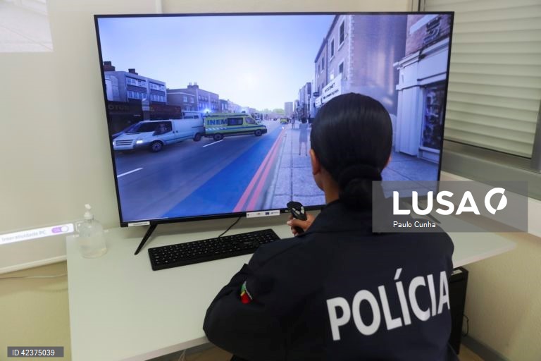 Alunos da Escola Prática de Policia treinam para ser futuros agentes da PSP, 20 fevereiro 2024 em Torres Novas. (ACOMPANHA TEXTO DA LUSA DO DIA 25 FEVEREIRO 2024). PAULO CUNHA/LUSA