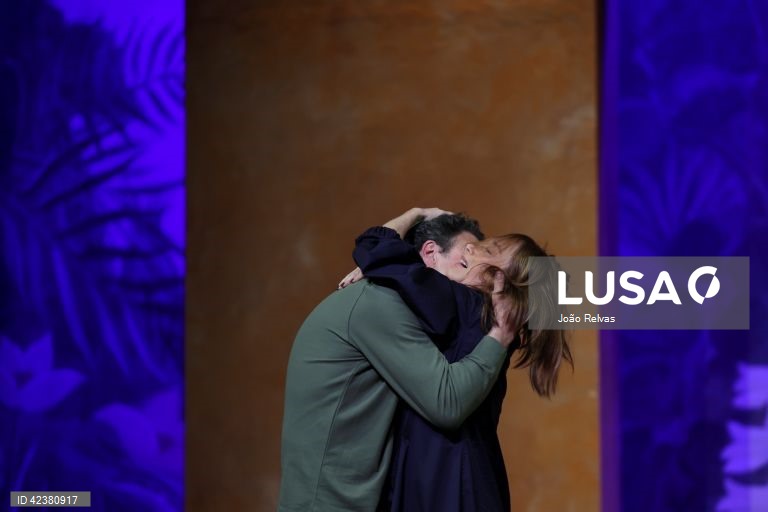 Teatro: Peça "A Senhora do Dubuque"