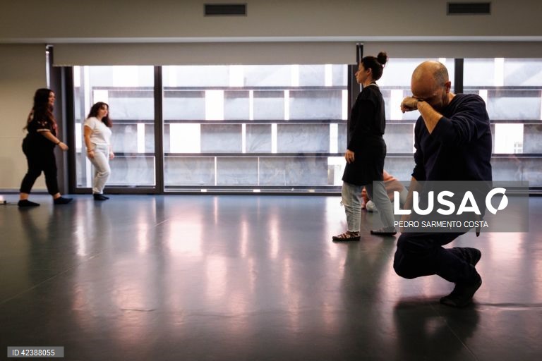 Projeto "Com os Pés", oficina com alunos do 12.º ano no Museu do Douro, no Peso da Régua, 22 de fevereiro de 2024. (ACOMPANHA TEXTO DE 26-02-2024) PEDRO SARMENTO COSTA/LUSA