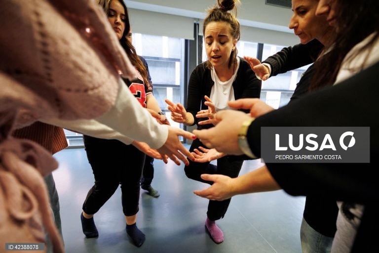 Projeto "Com os Pés", oficina com alunos do 12.º ano no Museu do Douro, no Peso da Régua, 22 de fevereiro de 2024. (ACOMPANHA TEXTO DE 26-02-2024) PEDRO SARMENTO COSTA/LUSA