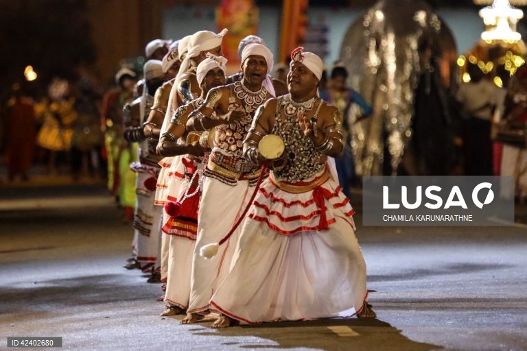 Colombo: Festival Navam Perahera.