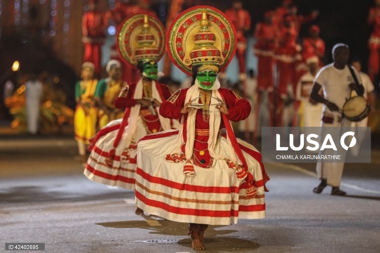 Colombo: Festival Navam Perahera.