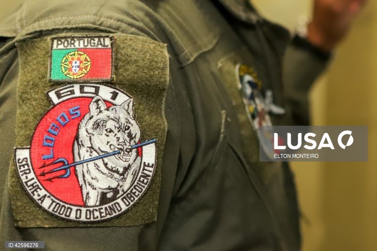 Tripulante da  Aeronave P3-C “Orion” em missão de fiscalização na Zona Económica Exclusiva de Cabo Verde, Cidade da Praia, 28 de março de 2024. A missão de patrulhamento efetuada pelo Destacamento da Força Aérea Portuguesa em Cabo Verde é composta por uma aeronave P3-C “Orion” e uma tripulação de 38 militares e estará em Cabo Verde, entre 21 de março e 02 de abril, realizando missões de fiscalização conjunta da Zona Económica Exclusiva de Cabo Verde. (ACOMPANHA TEXTO DE 29-03-2024) ELTON...