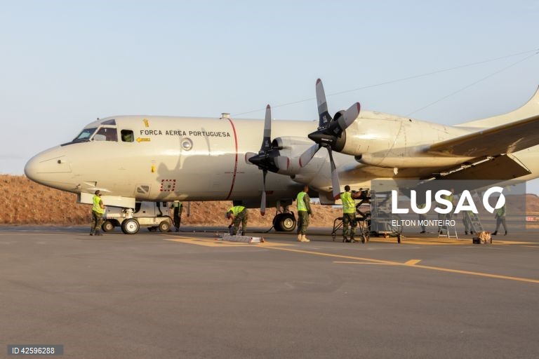Aeronave P3-C “Orion” no Aeroporto Internacional Nelson Mandela após mais um dia de missão de fiscalização na Zona Económica Exclusiva de Cabo Verde, Cidade da Praia, 28 de março de 2024. A missão de patrulhamento efetuada pelo Destacamento da Força Aérea Portuguesa em Cabo Verde é composta por uma aeronave P3-C “Orion” e uma tripulação de 38 militares e estará em Cabo Verde, entre 21 de março e 02 de abril, realizando missões de fiscalização conjunta da Zona Económica Exclusiva de Cabo Verde....