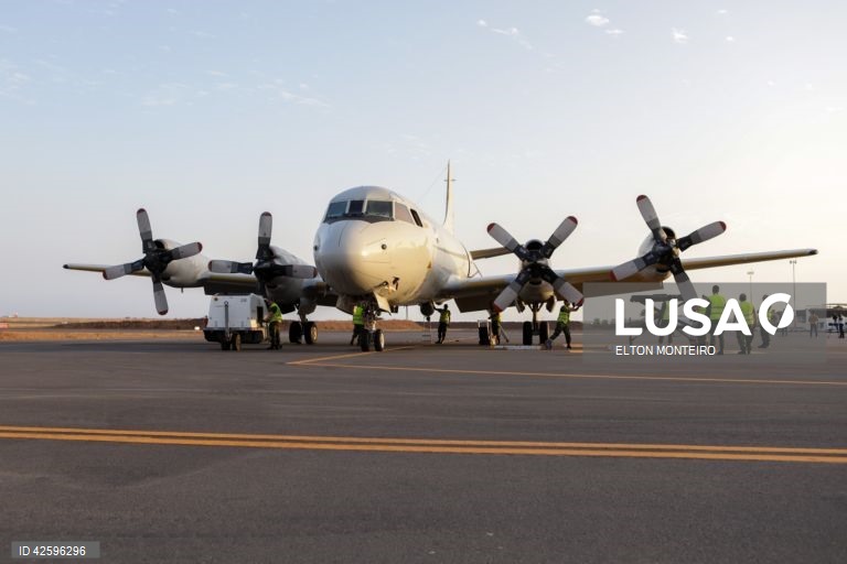 Aeronave P3-C “Orion” no Aeroporto Internacional Nelson Mandela após mais um dia de missão de fiscalização na Zona Económica Exclusiva de Cabo Verde, Cidade da Praia, 28 de março de 2024. A missão de patrulhamento efetuada pelo Destacamento da Força Aérea Portuguesa em Cabo Verde é composta por uma aeronave P3-C “Orion” e uma tripulação de 38 militares e estará em Cabo Verde, entre 21 de março e 02 de abril, realizando missões de fiscalização conjunta da Zona Económica Exclusiva de Cabo Verde....