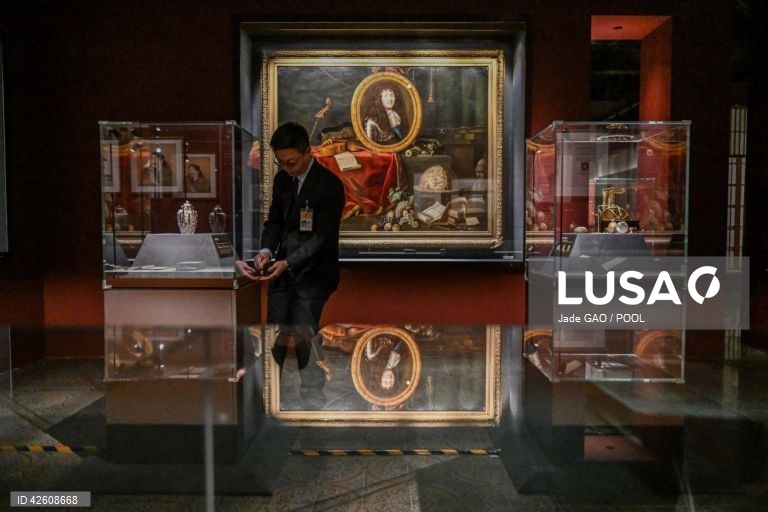 China: Exposição "A Cidade Proibida e o Palácio de Versalhes" em Pequim