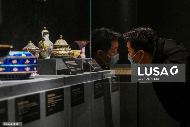 China: Exposição "A Cidade Proibida e o Palácio de Versalhes" em Pequim