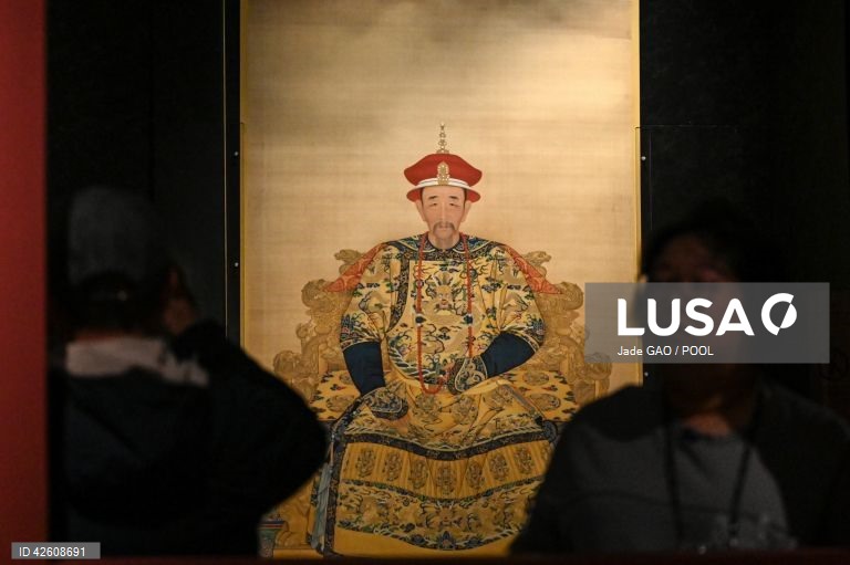 China: Exposição "A Cidade Proibida e o Palácio de Versalhes" em Pequim