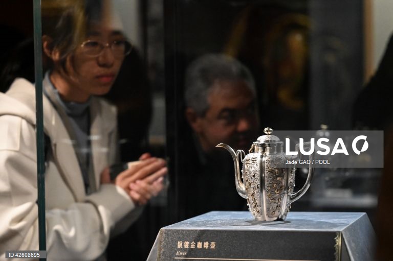 China: Exposição "A Cidade Proibida e o Palácio de Versalhes" em Pequim