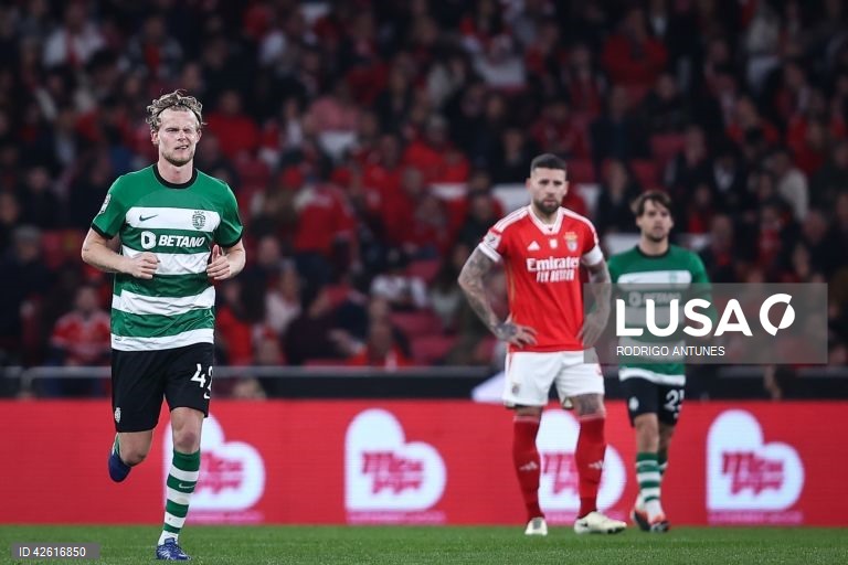 O Sporting qualificou-se hoje pela 30.ª vez para a final da Taça de Portugal em futebol, ao empatar 2-2 no reduto do Benfica, em encontro da segunda mão das meias-finais, disputado no Estádio da Luz, em Lisboa.