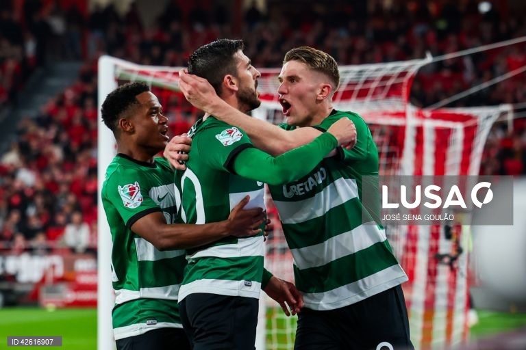 O Sporting qualificou-se hoje pela 30.ª vez para a final da Taça de Portugal em futebol, ao empatar 2-2 no reduto do Benfica, em encontro da segunda mão das meias-finais, disputado no Estádio da Luz, em Lisboa.