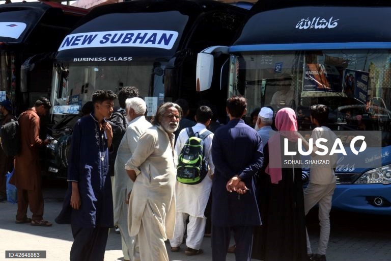 Paquistão: preparativos para a celebração do Eid al-Fitr 