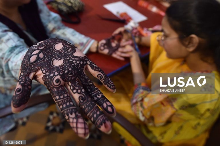 Paquistão: preparativos para a celebração do Eid al-Fitr 