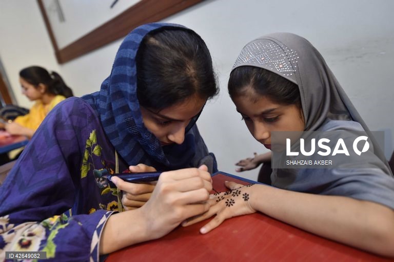 Paquistão: preparativos para a celebração do Eid al-Fitr 