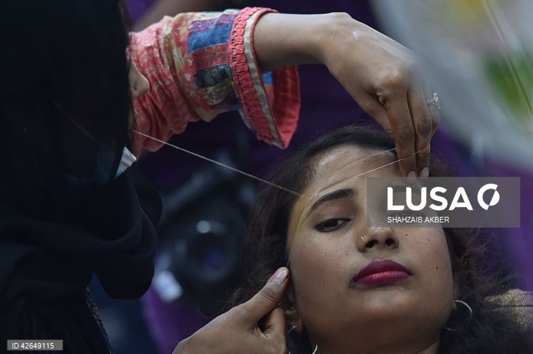 Paquistão: preparativos para a celebração do Eid al-Fitr 