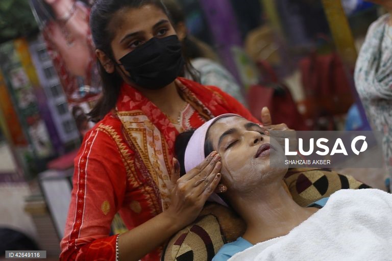 Paquistão: preparativos para a celebração do Eid al-Fitr 