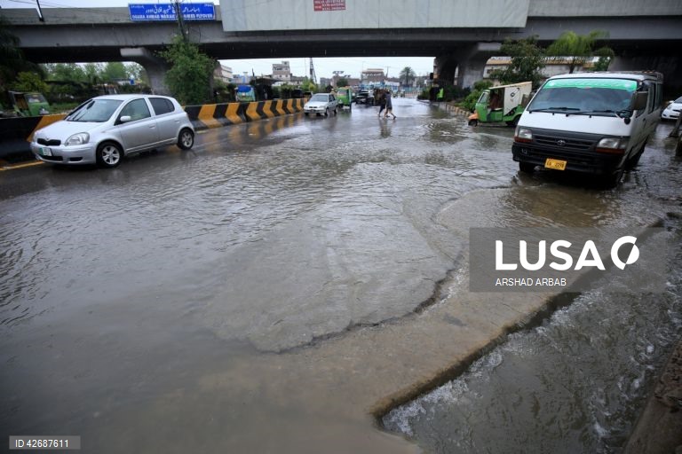 Paquistão: Chuvas torrenciais em Peshawar