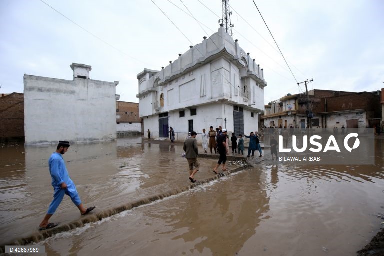 Paquistão: Chuvas torrenciais em Peshawar