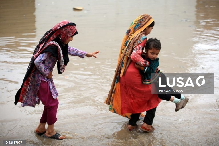 Paquistão: Chuvas torrenciais em Peshawar