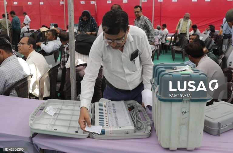 Índia começa a votar nas eleições gerais