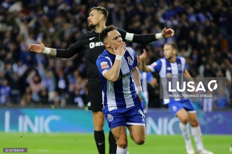 O líder Sporting colocou-se hoje a cinco pontos do 20.º título de campeão português de futebol, ao empatar 2-2 no reduto do FC Porto, com um ‘bis’ de Viktor Gyokeres a acabar, na 31.ª jornada da I Liga.