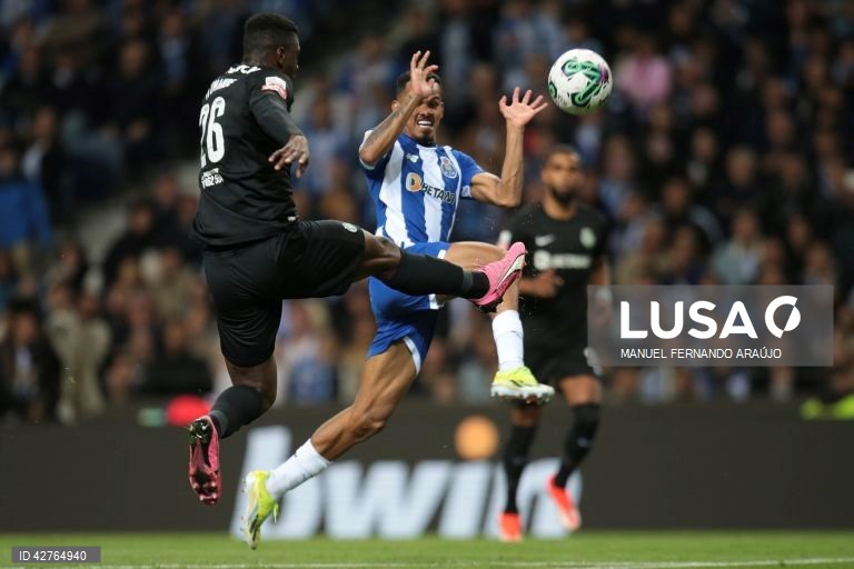 O líder Sporting colocou-se hoje a cinco pontos do 20.º título de campeão português de futebol, ao empatar 2-2 no reduto do FC Porto, com um ‘bis’ de Viktor Gyokeres a acabar, na 31.ª jornada da I Liga.