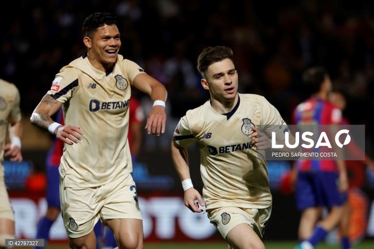 Futebol: Desportivo de Chaves vs FC Porto 