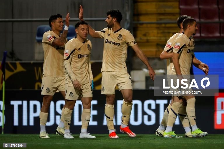 Futebol: Desportivo de Chaves vs FC Porto 