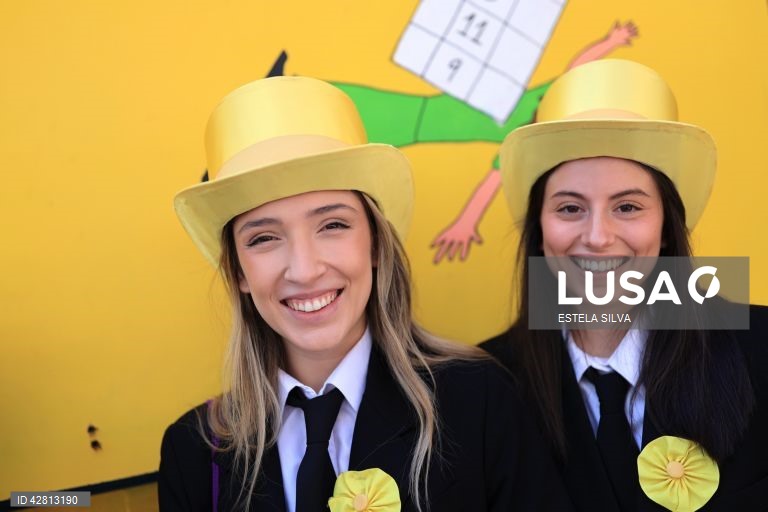 Estudantes universitários participam no Cortejo Académico da Queima das Fitas com início na rua de Camões até à avenida dos Aliados, no Porto, 07 de maio de 2024. ESTELA SILVA/LUSA