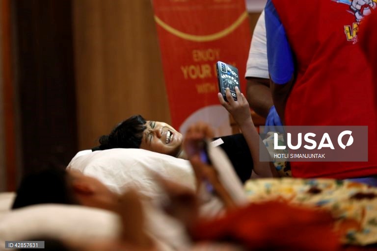 Indonésia: Circuncisão em massa marcando a chegada da puberdade em Aceh