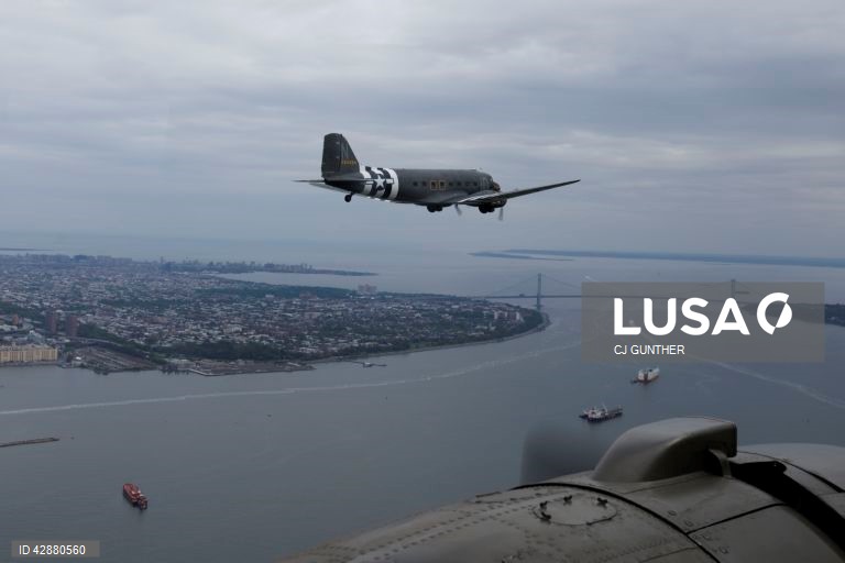 EUA: Preparação de aviões da II Guerra Mundial para as celebrações do Dia D