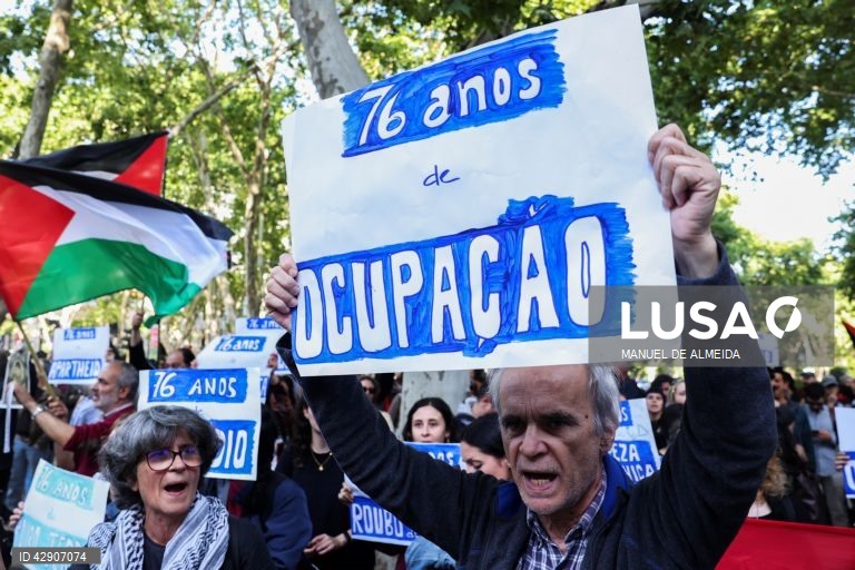 Ação de protesto e vigília pela Palestina convocada pela Plataforma Unitária em Solidariedade com a Palestina em reação ao evento “76.º Dia da Independência”, defronte do cinema São Jorge, Lisboa, 22 de maio de 2024. MANUEL DE ALMEIDA/LUSA