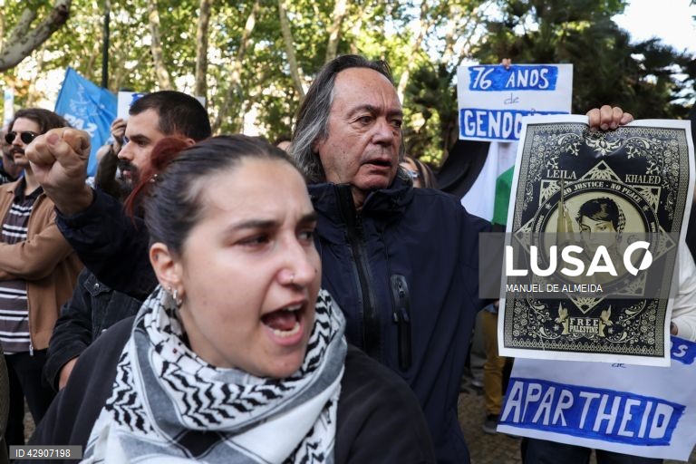 Ação de protesto e vigília pela Palestina convocada pela Plataforma Unitária em Solidariedade com a Palestina em reação ao evento “76.º Dia da Independência”, defronte do cinema São Jorge, Lisboa, 22 de maio de 2024. MANUEL DE ALMEIDA/LUSA