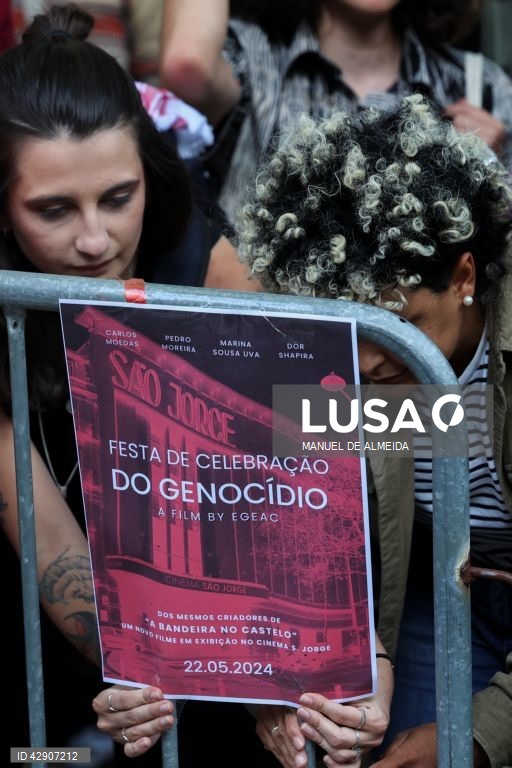 Ação de protesto e vigília pela Palestina convocada pela Plataforma Unitária em Solidariedade com a Palestina em reação ao evento “76.º Dia da Independência”, defronte do cinema São Jorge, Lisboa, 22 de maio de 2024. MANUEL DE ALMEIDA/LUSA