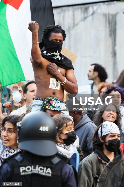 Ação de protesto e vigília pela Palestina convocada pela Plataforma Unitária em Solidariedade com a Palestina em reação ao evento “76.º Dia da Independência”, defronte da Representação da Comissão Europeia em Portugal, Centro Europeu Jean Monnet, Lisboa, 22 de maio de 2024. MANUEL DE ALMEIDA/LUSA