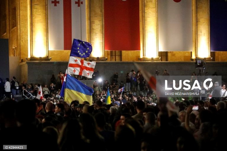 Geórgia: protesto contra projeto de lei sobre “agentes estrangeiros” em Tbilissi.