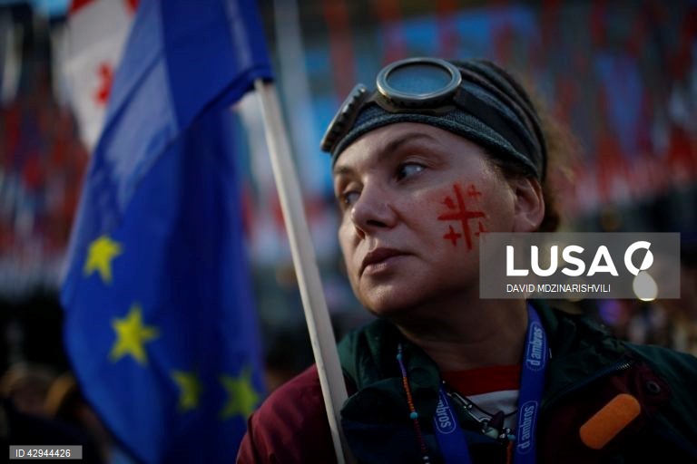 Geórgia: protesto contra projeto de lei sobre “agentes estrangeiros” em Tbilissi.