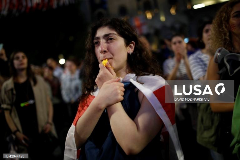 Geórgia: protesto contra projeto de lei sobre “agentes estrangeiros” em Tbilissi.
